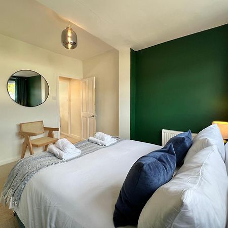 Charming Central Windsor 2 Bed Cottage Free Residents Parking And Private Garden Legoland Ascot Windsor Castle Thorpe Park Heathrow Airport Εξωτερικό φωτογραφία