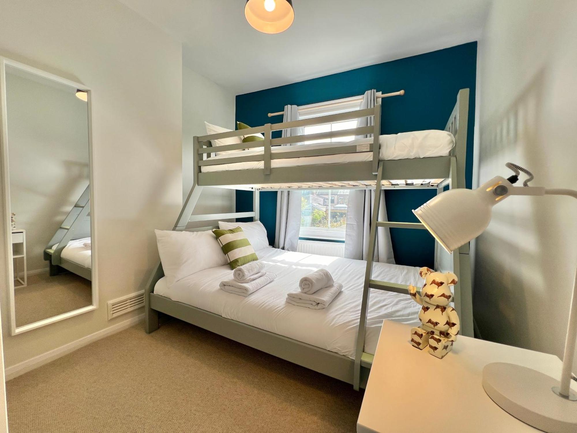 Charming Central Windsor 2 Bed Cottage Free Residents Parking And Private Garden Legoland Ascot Windsor Castle Thorpe Park Heathrow Airport Εξωτερικό φωτογραφία