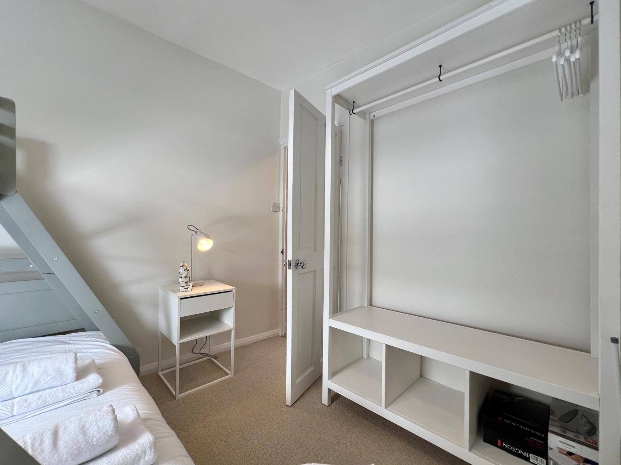 Charming Central Windsor 2 Bed Cottage Free Residents Parking And Private Garden Legoland Ascot Windsor Castle Thorpe Park Heathrow Airport Εξωτερικό φωτογραφία