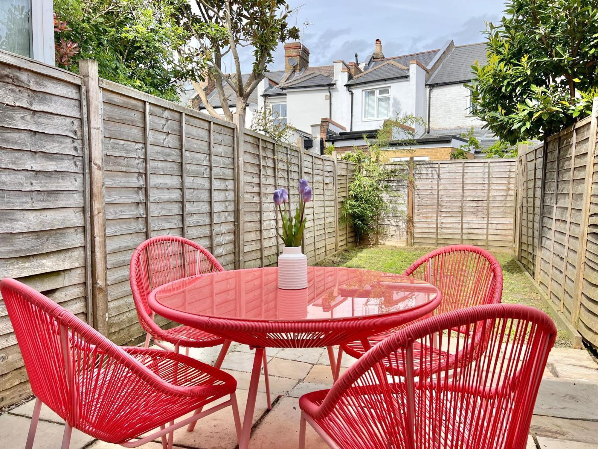 Charming Central Windsor 2 Bed Cottage Free Residents Parking And Private Garden Legoland Ascot Windsor Castle Thorpe Park Heathrow Airport Εξωτερικό φωτογραφία