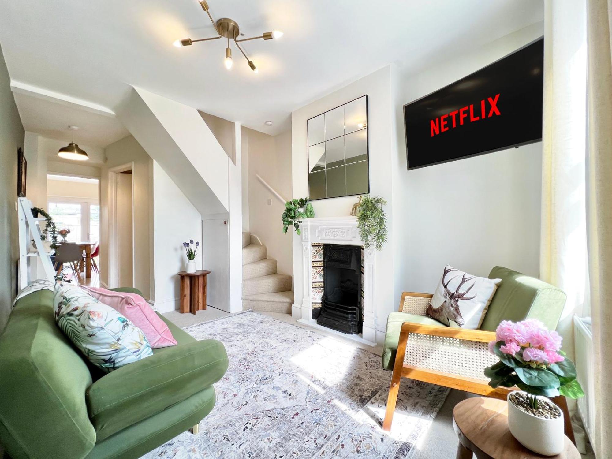 Charming Central Windsor 2 Bed Cottage Free Residents Parking And Private Garden Legoland Ascot Windsor Castle Thorpe Park Heathrow Airport Εξωτερικό φωτογραφία